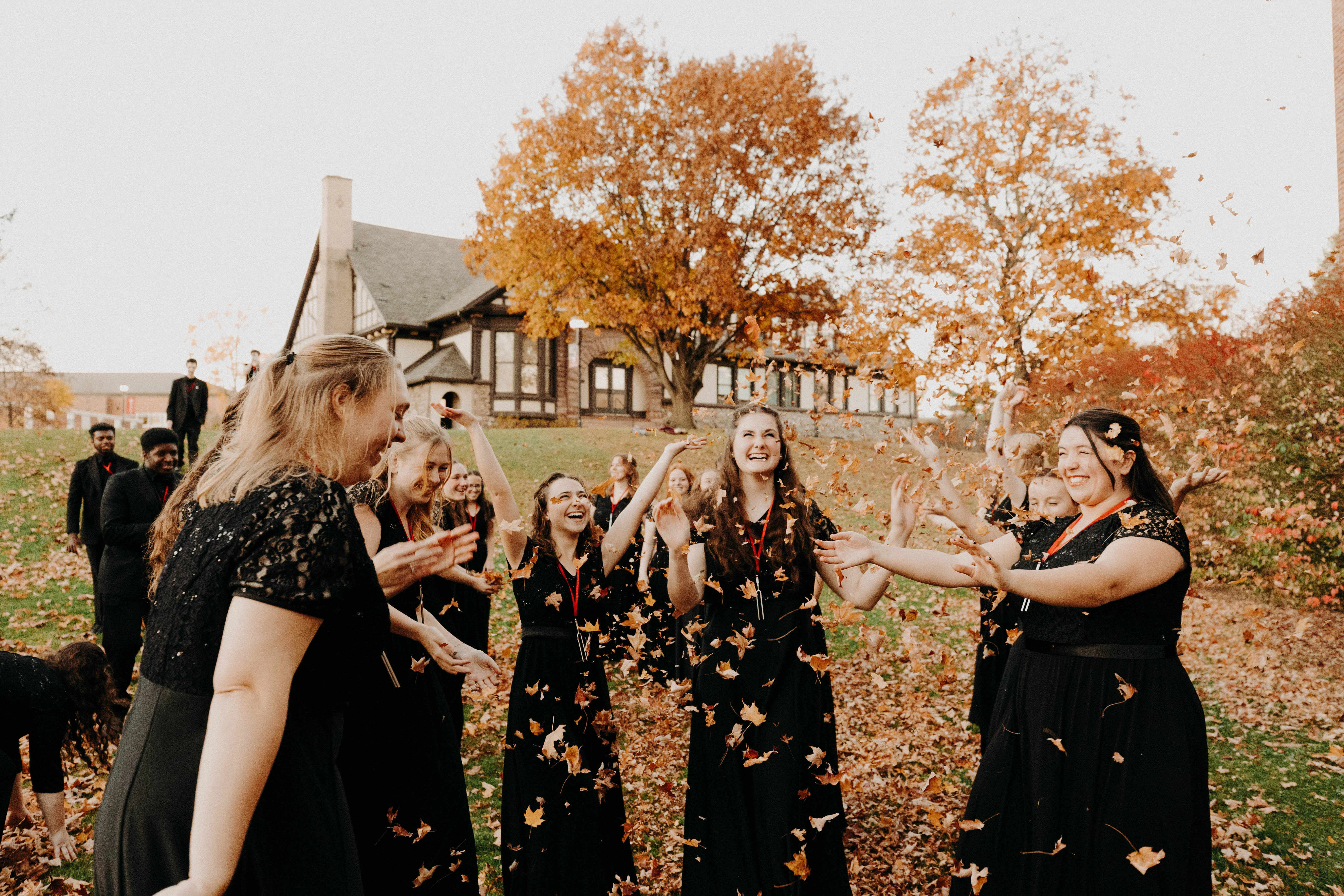 Roberts Wesleyan University Chorale Singing